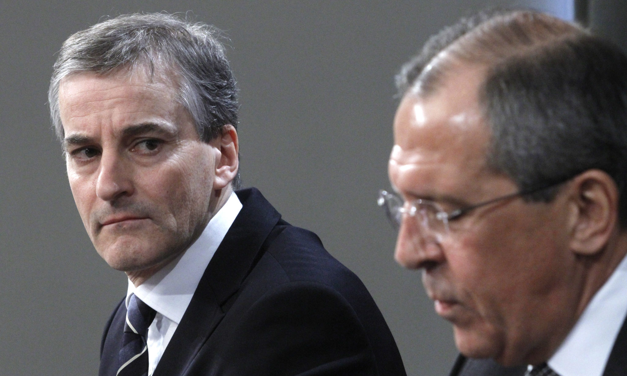 Støre og Stoltenberg tok jobbtelefoner med til Russland. Sandberg: - Karma kommer...&nbsp;<span>(+)</span>