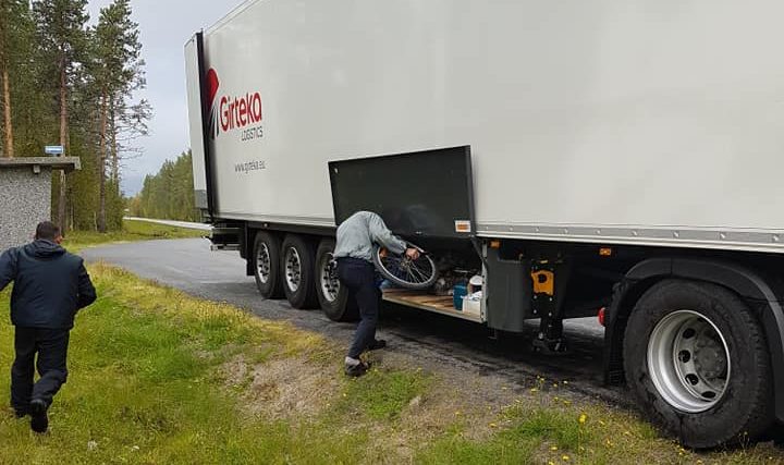 Her blir trailersjåførene ferska mens de stjeler barnas sykler&nbsp;<span>(+)</span>