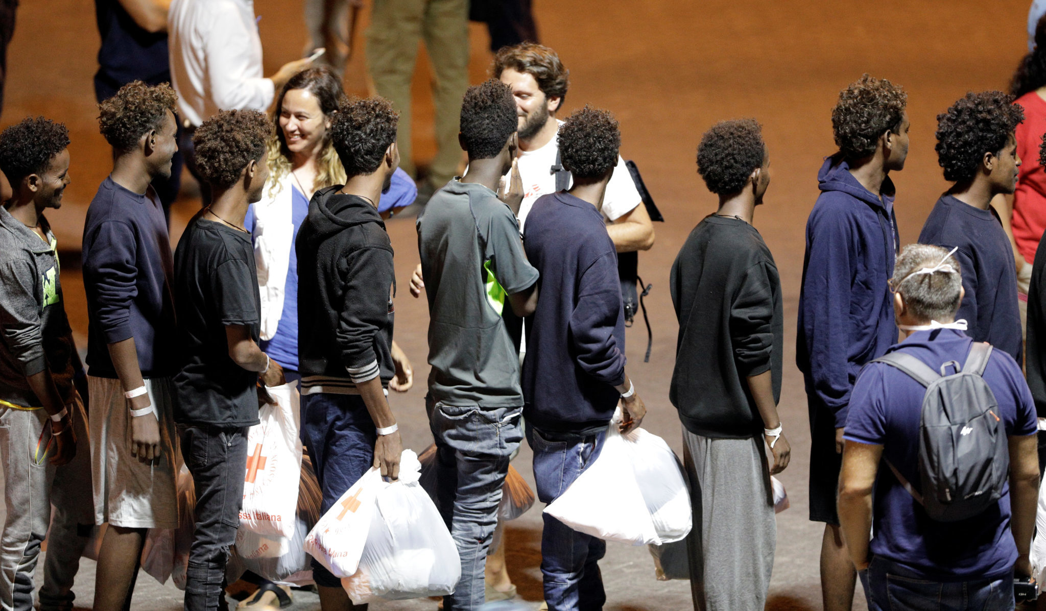 137 migranter fikk forlate italiensk kystvaktfartøy&nbsp;<span>(+)</span>