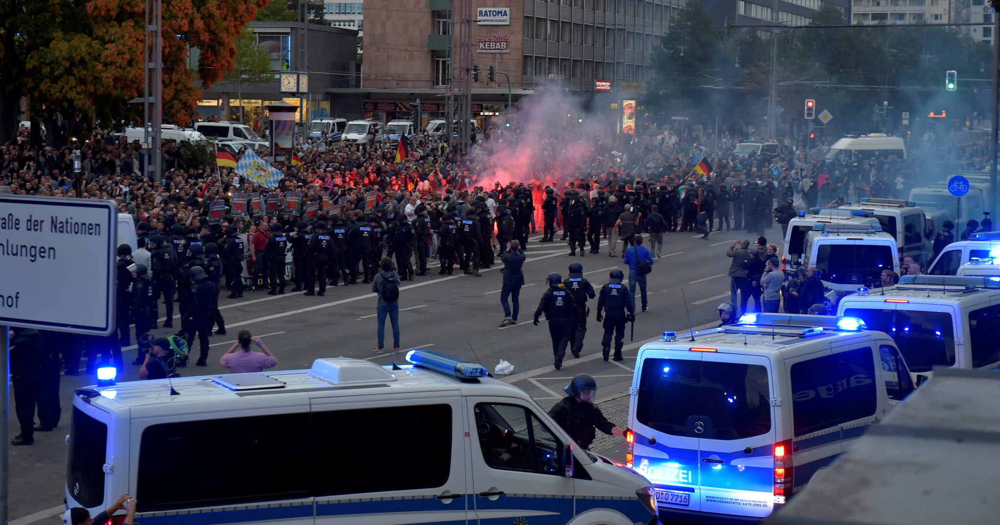 Tyske myndigheter: – Falske nyheter hausset opp ytre høyre-demonstranter&nbsp;<span>(+)</span>