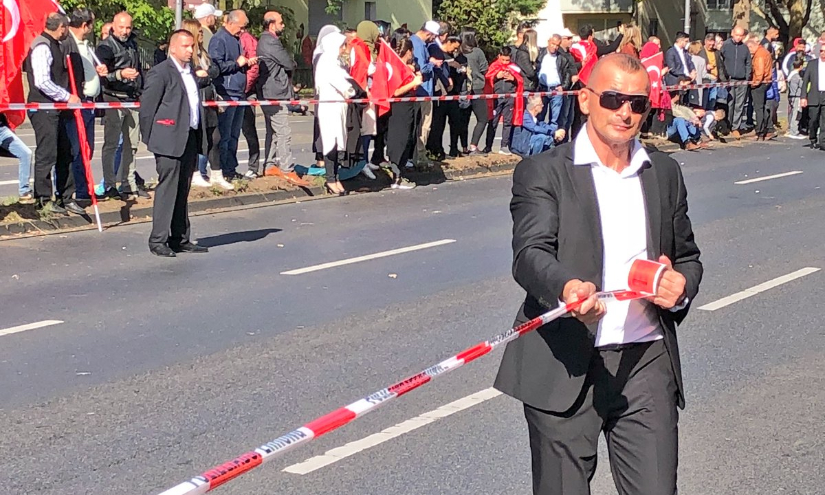 Tyrkiske sikkerhets&shy;folk i Köln gjorde politi&shy;oppgaver uten lov&nbsp;<span>(+)</span>