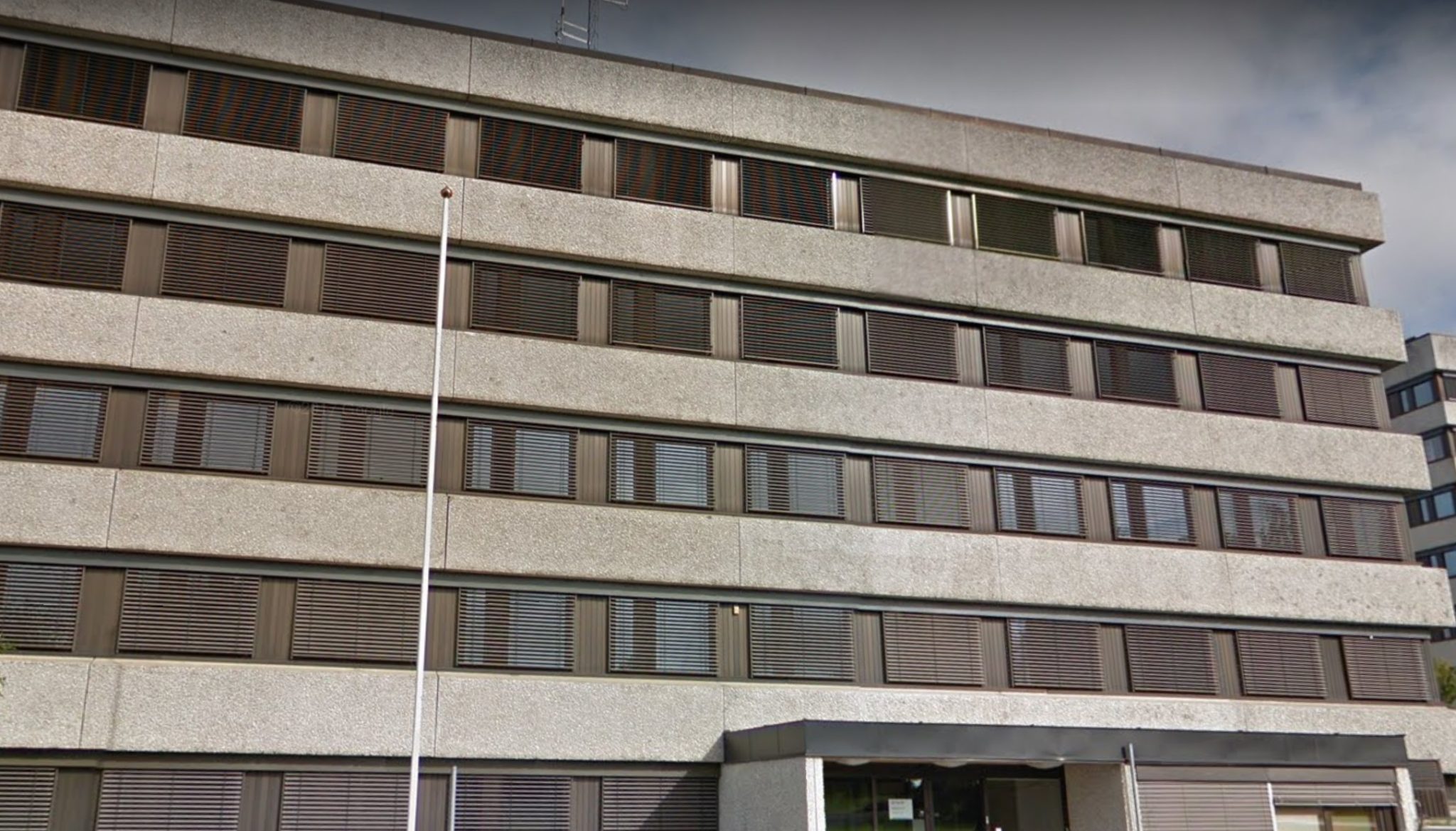 To politiansatte i Hamar behandlet etter kontakt med hvitt pulver&nbsp;<span>(+)</span>