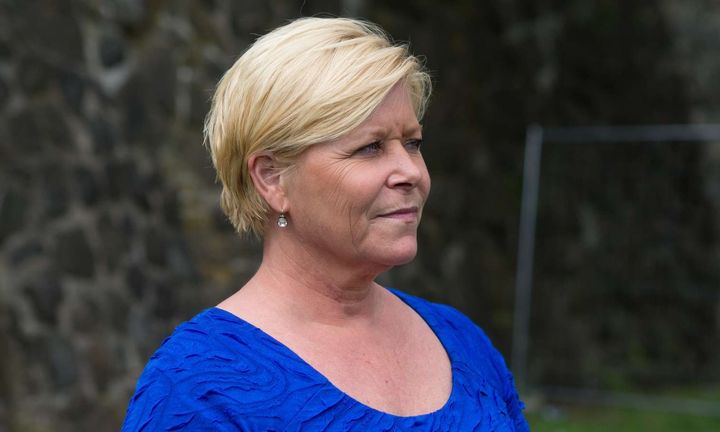 – Samarbeid er ikke å stikke kniver i hverandre, sier skuffet Siv Jensen om KrFs taxfree-finte&nbsp;<span>(+)</span>