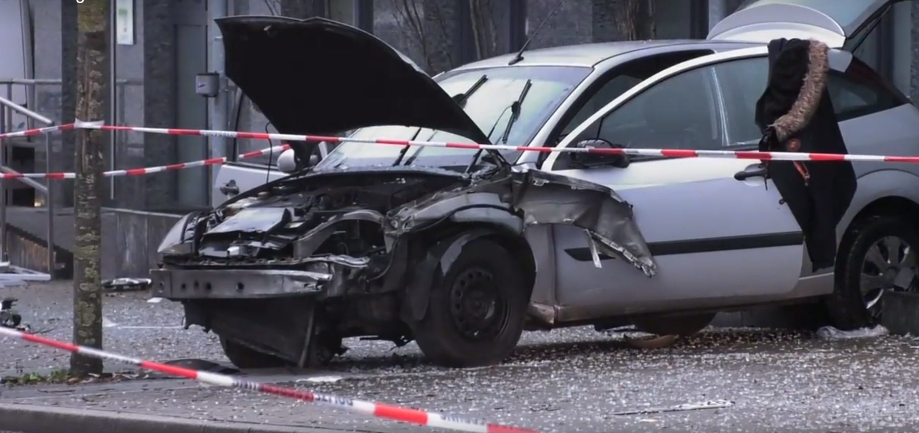 Bil kjørte inn i menneskemengde i Tyskland - kvinne (88) død, ni skadet&nbsp;<span>(+)</span>