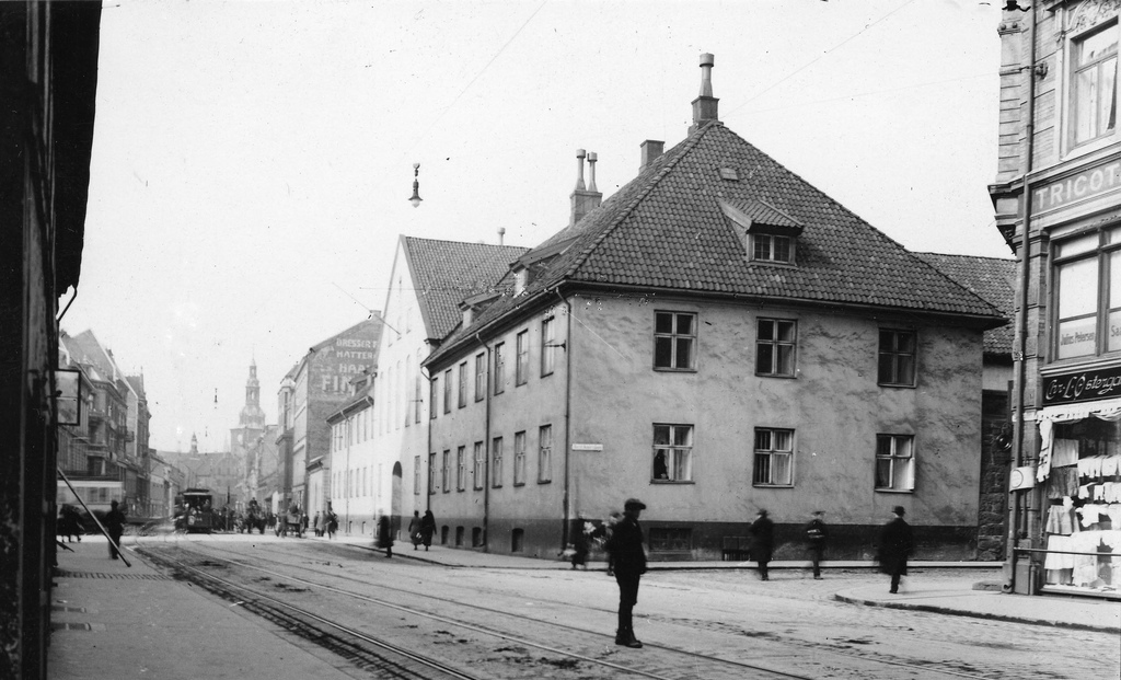 Storgaten 33, Tukthuset, Kristiania (1892-1900)&nbsp;<span>(+)</span>