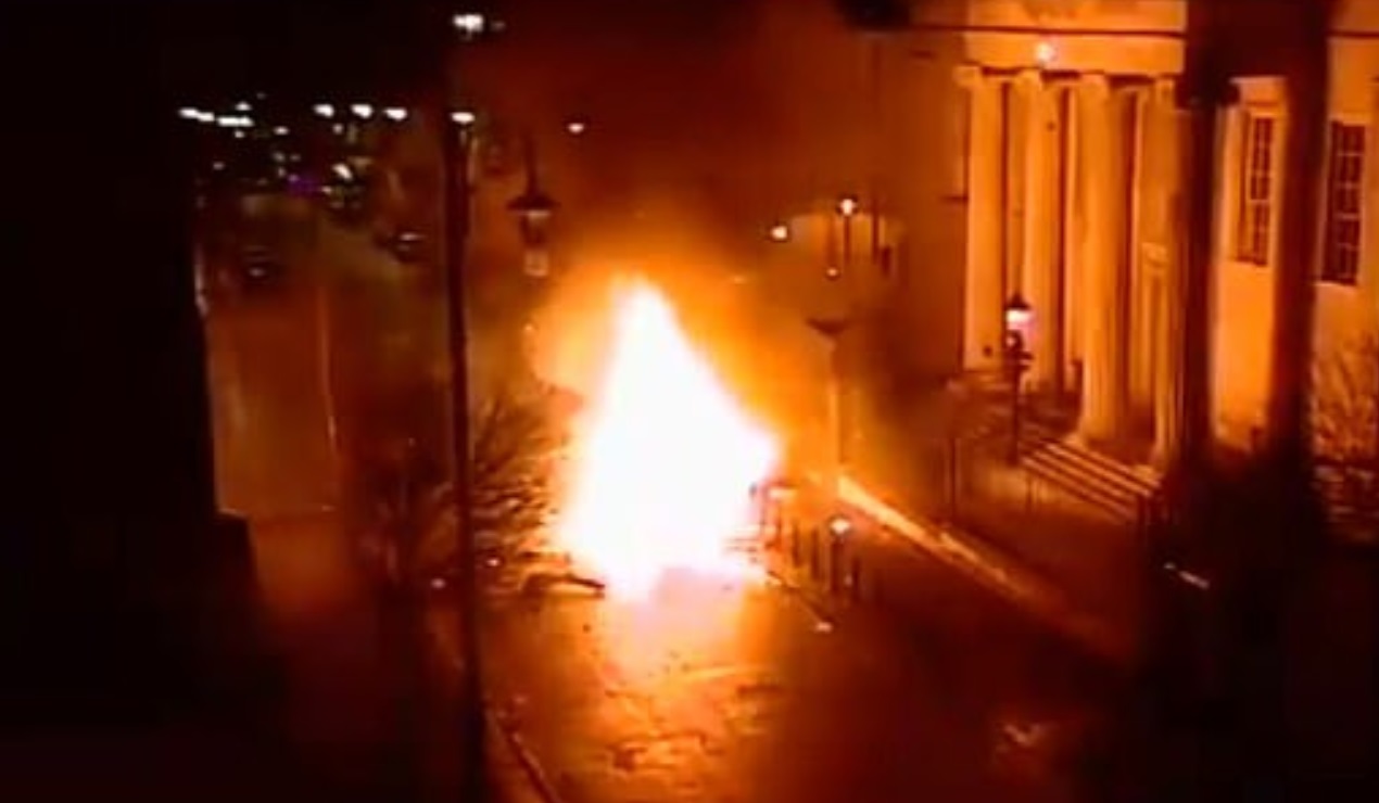 "New IRA" detonerte bilbombe i Londonderry - to menn arrestert&nbsp;<span>(+)</span>