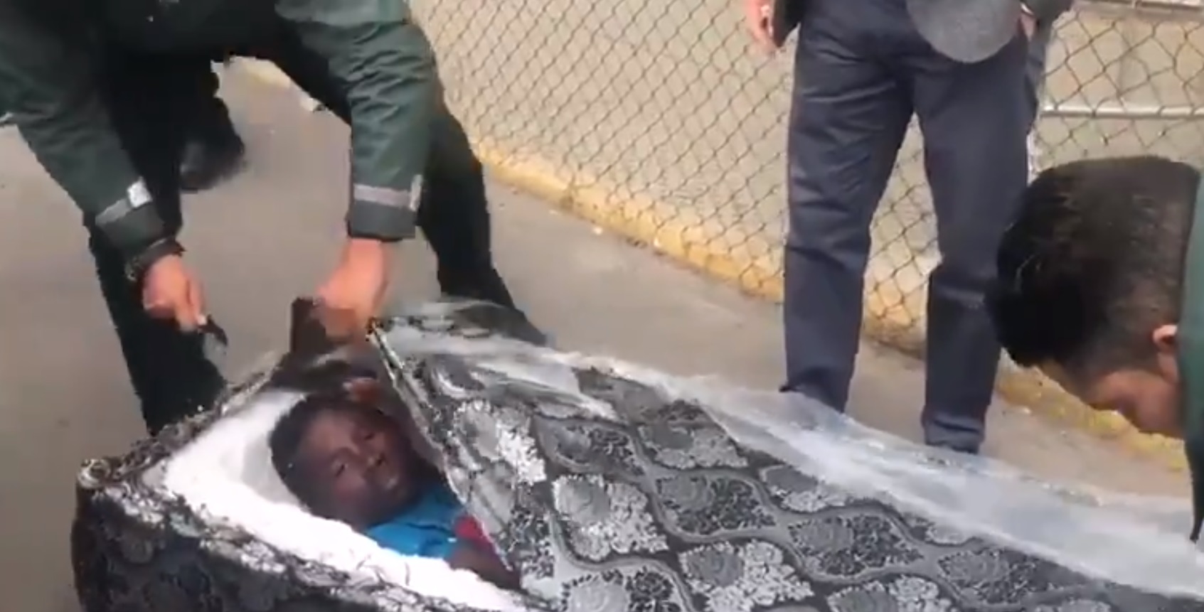 Betalte 4500 euro for å bli smuglet til Europa i en madrass på biltaket&nbsp;<span>(+)</span>