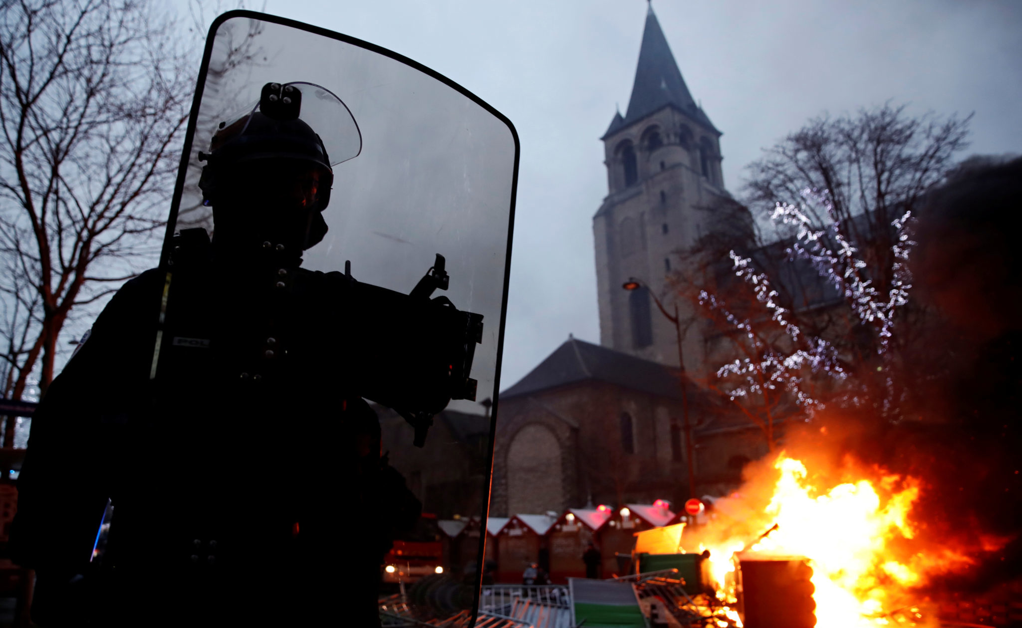 Macron fordømmer «ekstrem vold» etter demonstrasjoner&nbsp;<span>(+)</span>