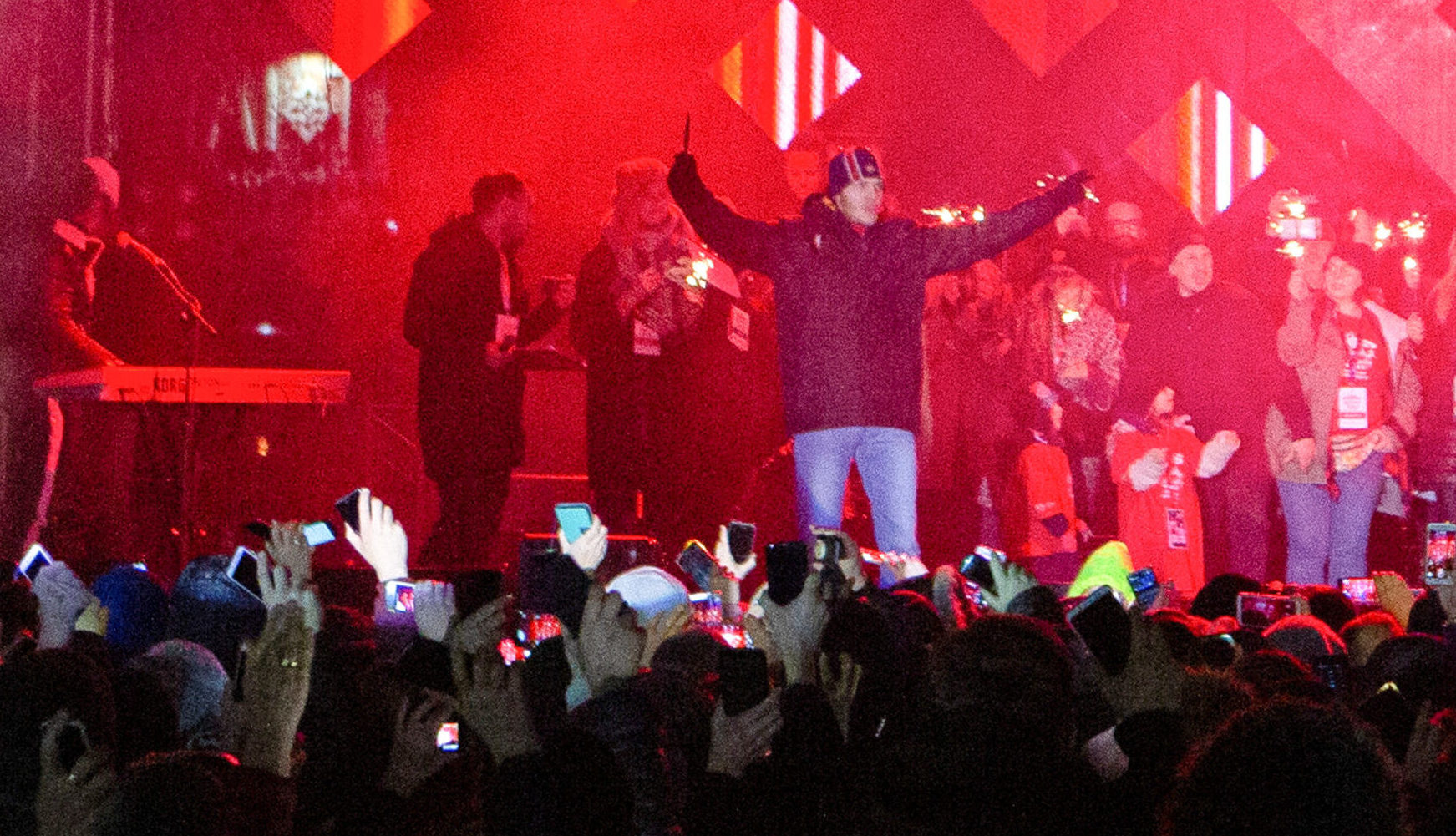 Ordføreren i Gdansk knivstukket på scenen - kritisk skadet&nbsp;<span>(+)</span>