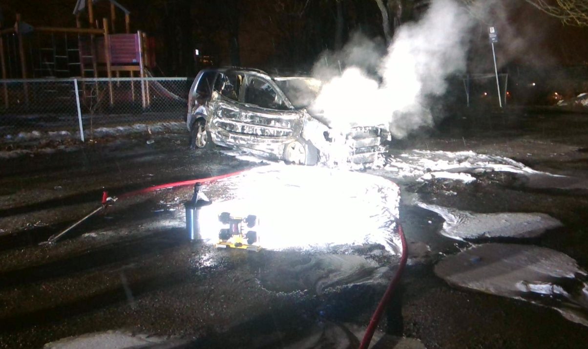 Fire biler påtent på parkeringsplass i Oslo&nbsp;<span>(+)</span>