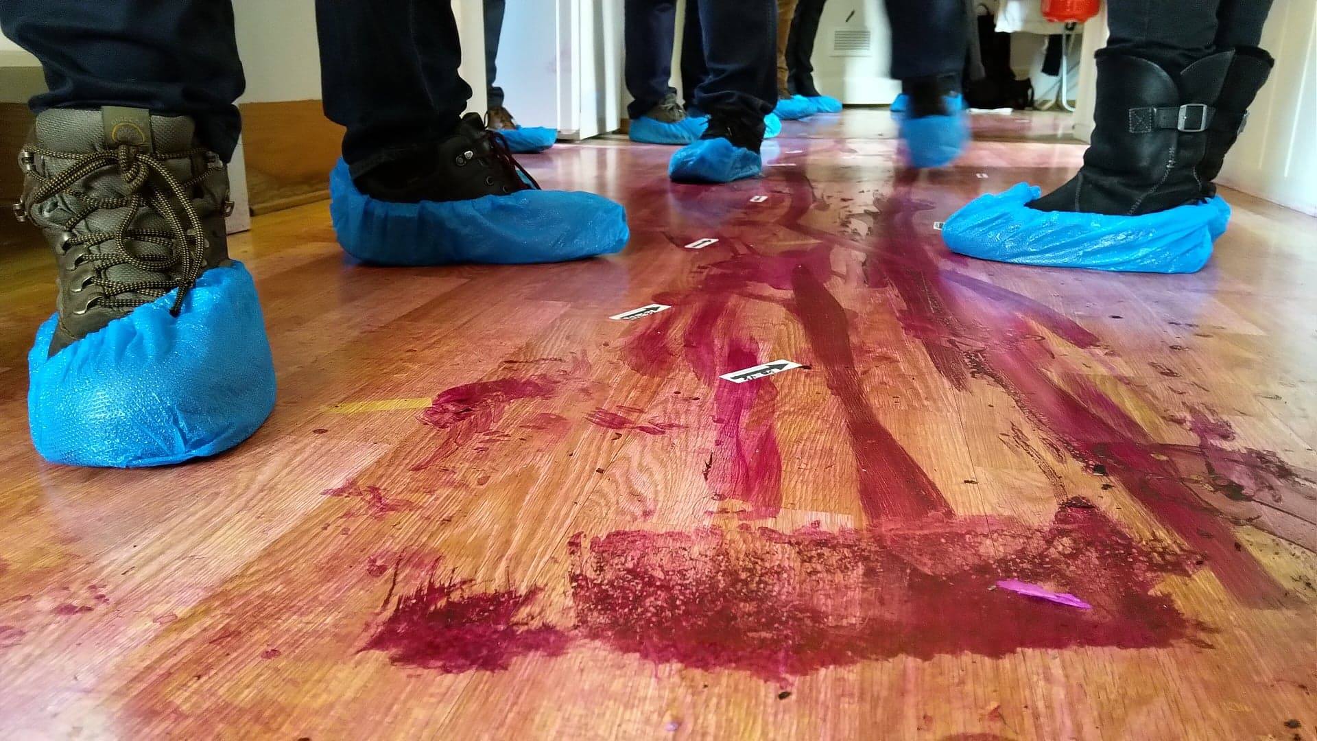 Her ble to unge asylsøkere drept. Det er blod over hele gulvet.&nbsp;<span>(+)</span>