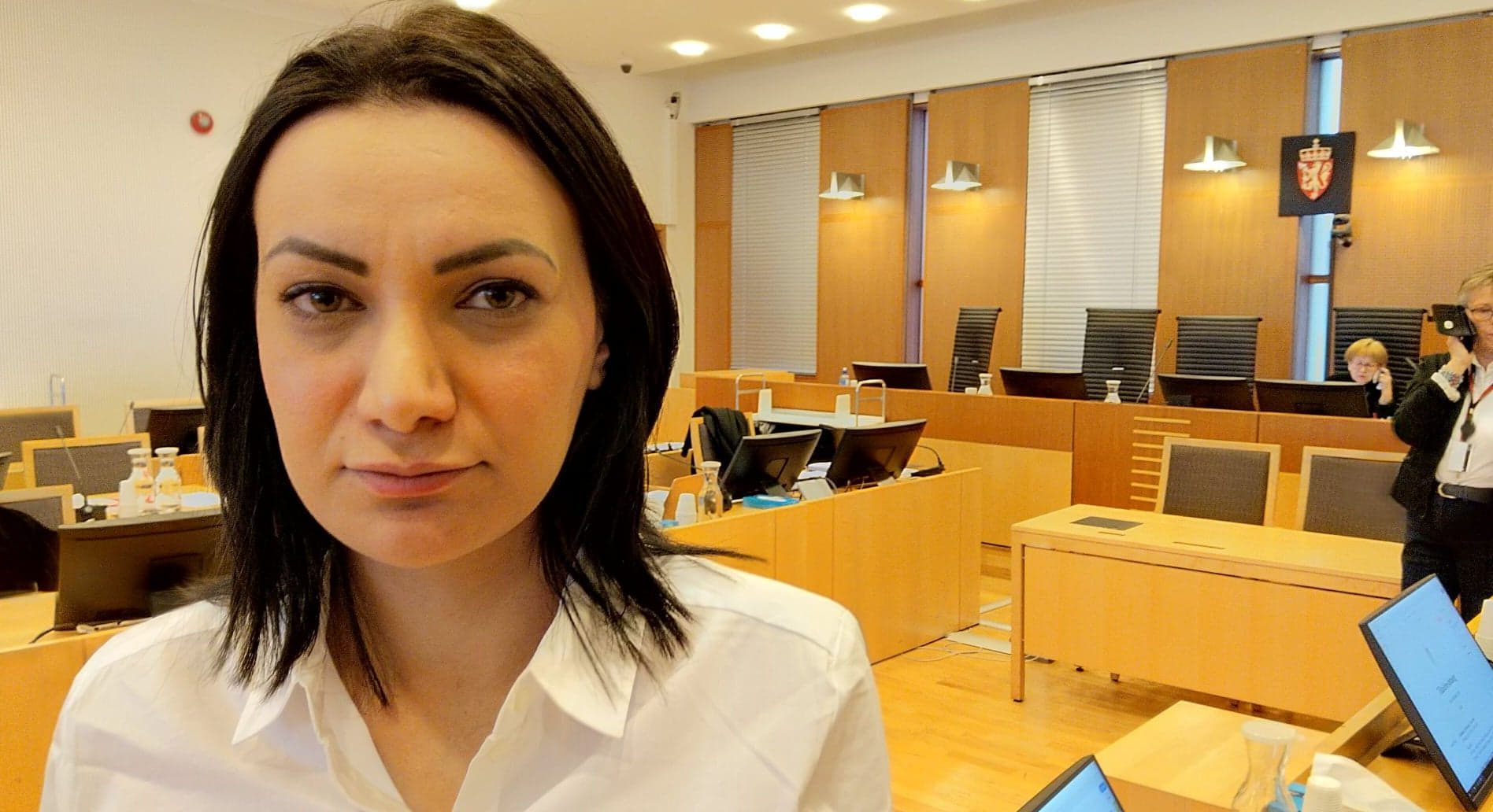 - Oh, shit, jeg kan ikke forstå at dette skjer meg. At det er sånn det er å bli ranet.&nbsp;<span>(+)</span>