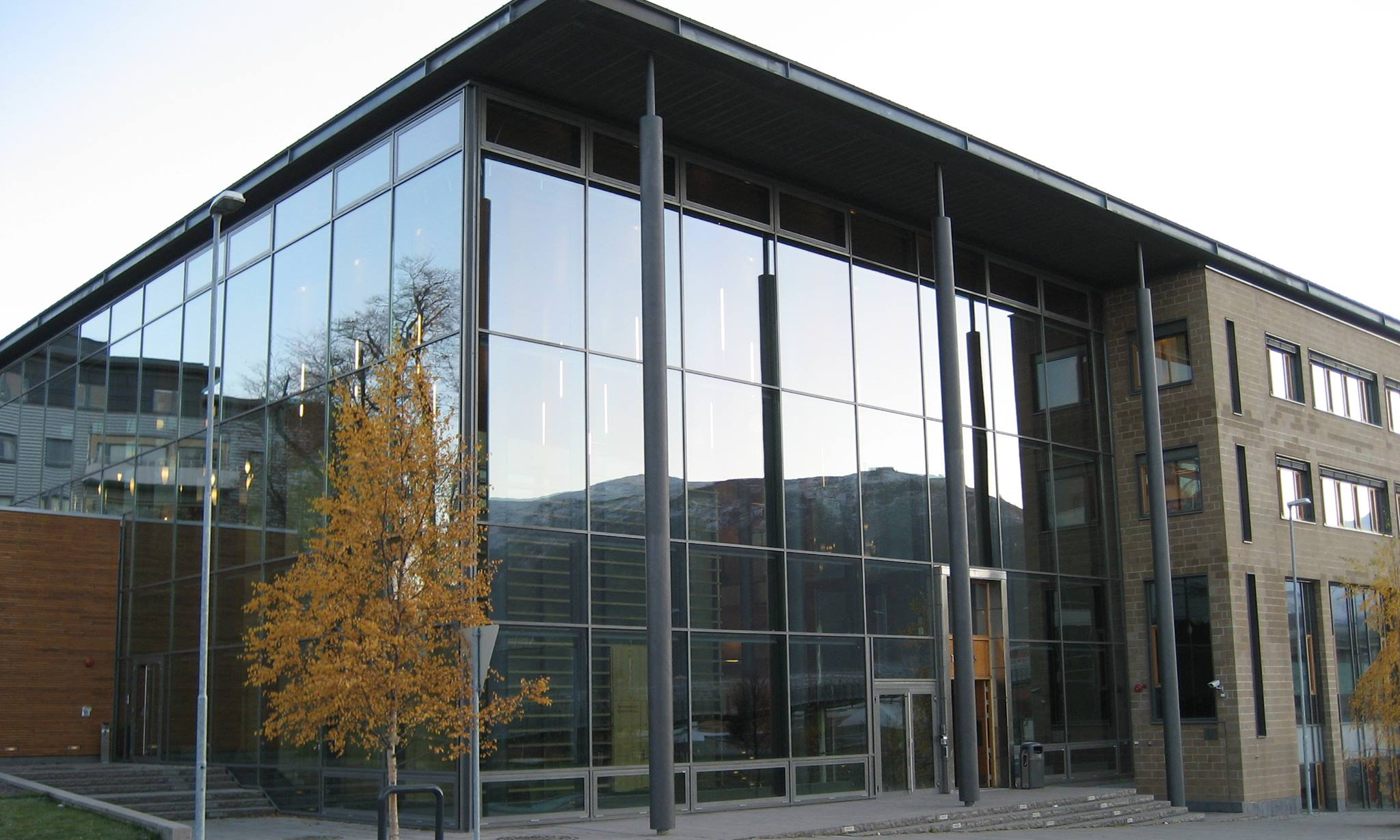 Mann fra Midtøsten tiltalt for voldtekt av egne døtre&nbsp;<span>(+)</span>