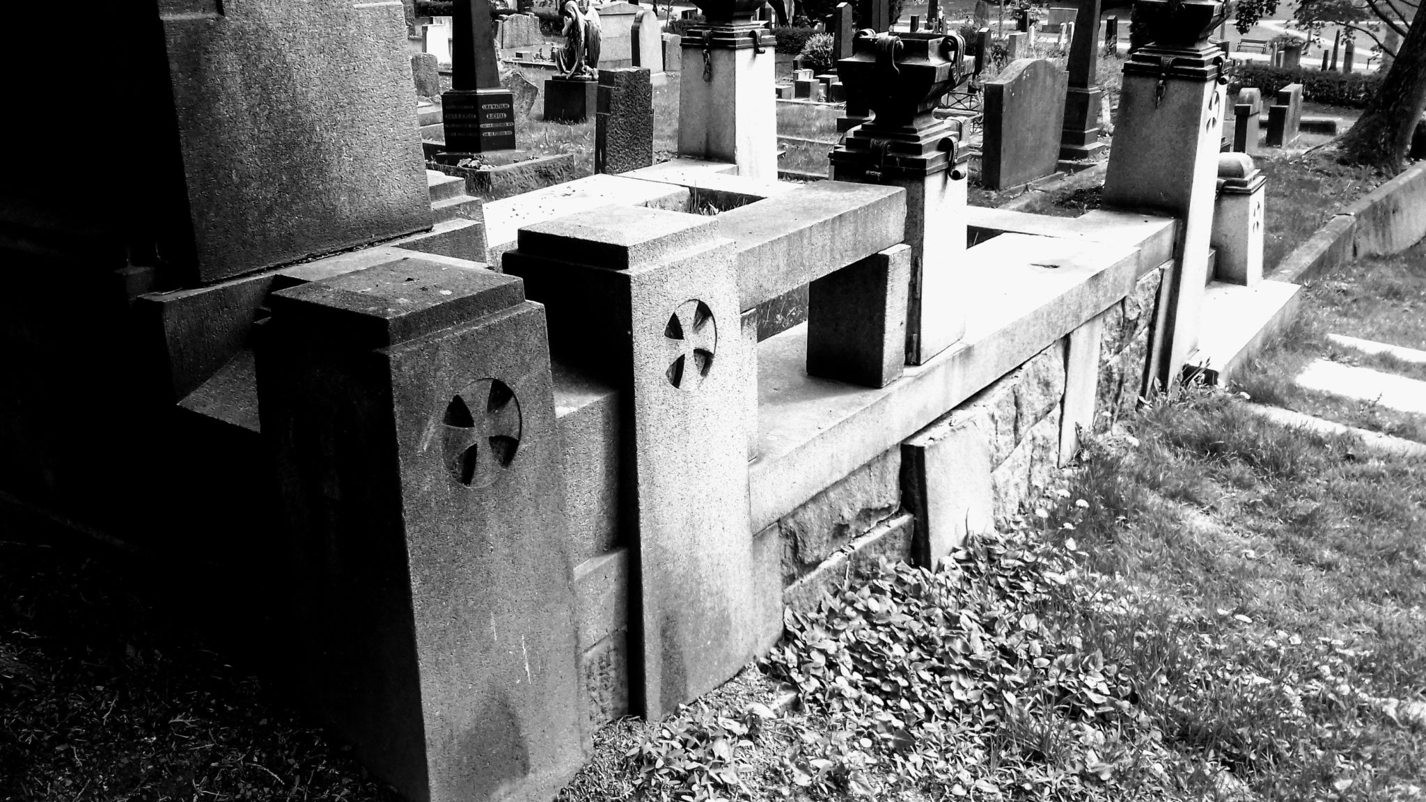 Hjulkors m.m. på Vår Frelsers gravlund, Oslo&nbsp;<span>(+)</span>