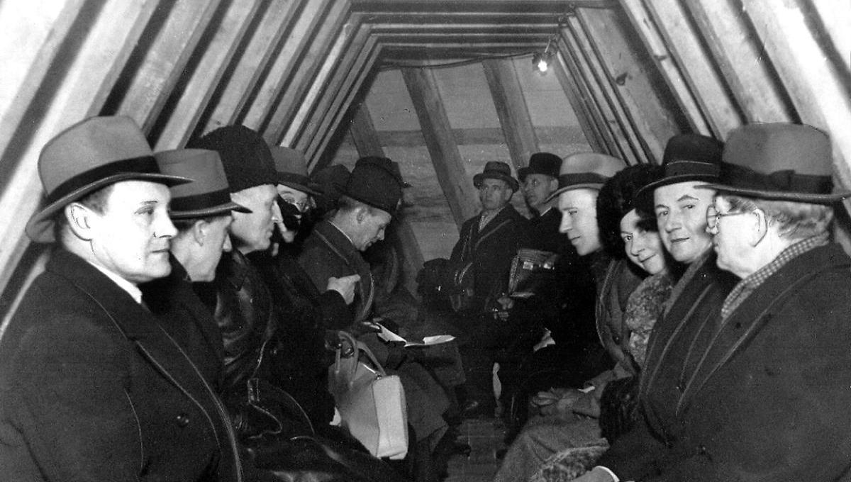 Innvielse av tilfluktsrom i Grünerhagen, Oslo, januar 1940&nbsp;<span>(+)</span>