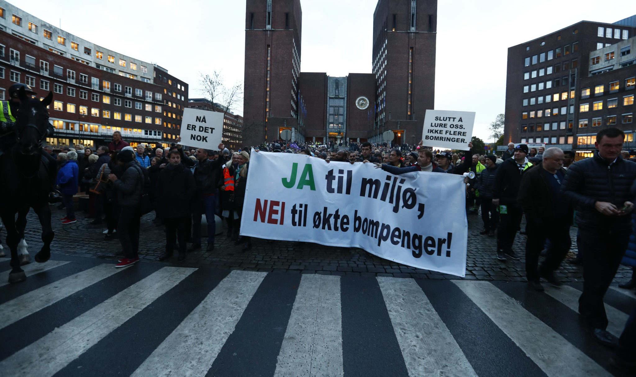 Dine bompenger betaler bompenge­sjefenes millionlønn - tjener mer enn statsråder i regjeringen&nbsp;<span>(+)</span>