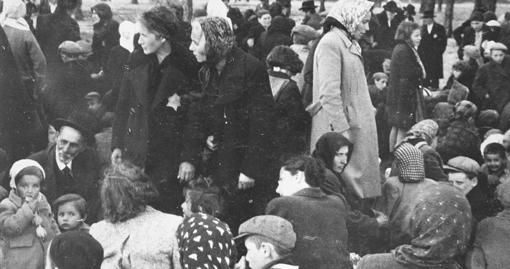Ungarske jøder i Birkenau/Brzezinka, mai 1944&nbsp;<span>(+)</span>