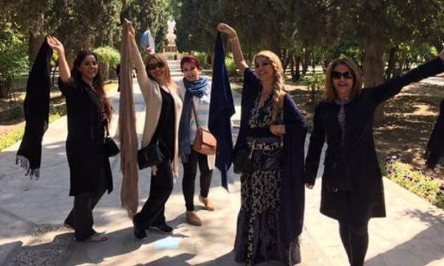 Iran setter inn 2000 ekstra ­patruljer med moral­politi mot hijab-protester&nbsp;<span>(+)</span>