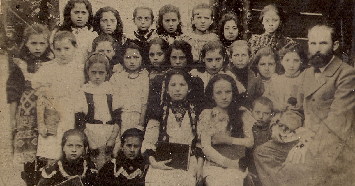 Skoleklasse i Greiding, Podolia (c.1900)&nbsp;<span>(+)</span>