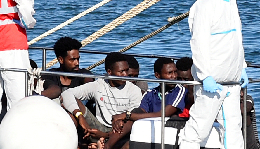 27 antatt mindreårige migranter på «Open Arms» er gått i land i Italia&nbsp;<span>(+)</span>