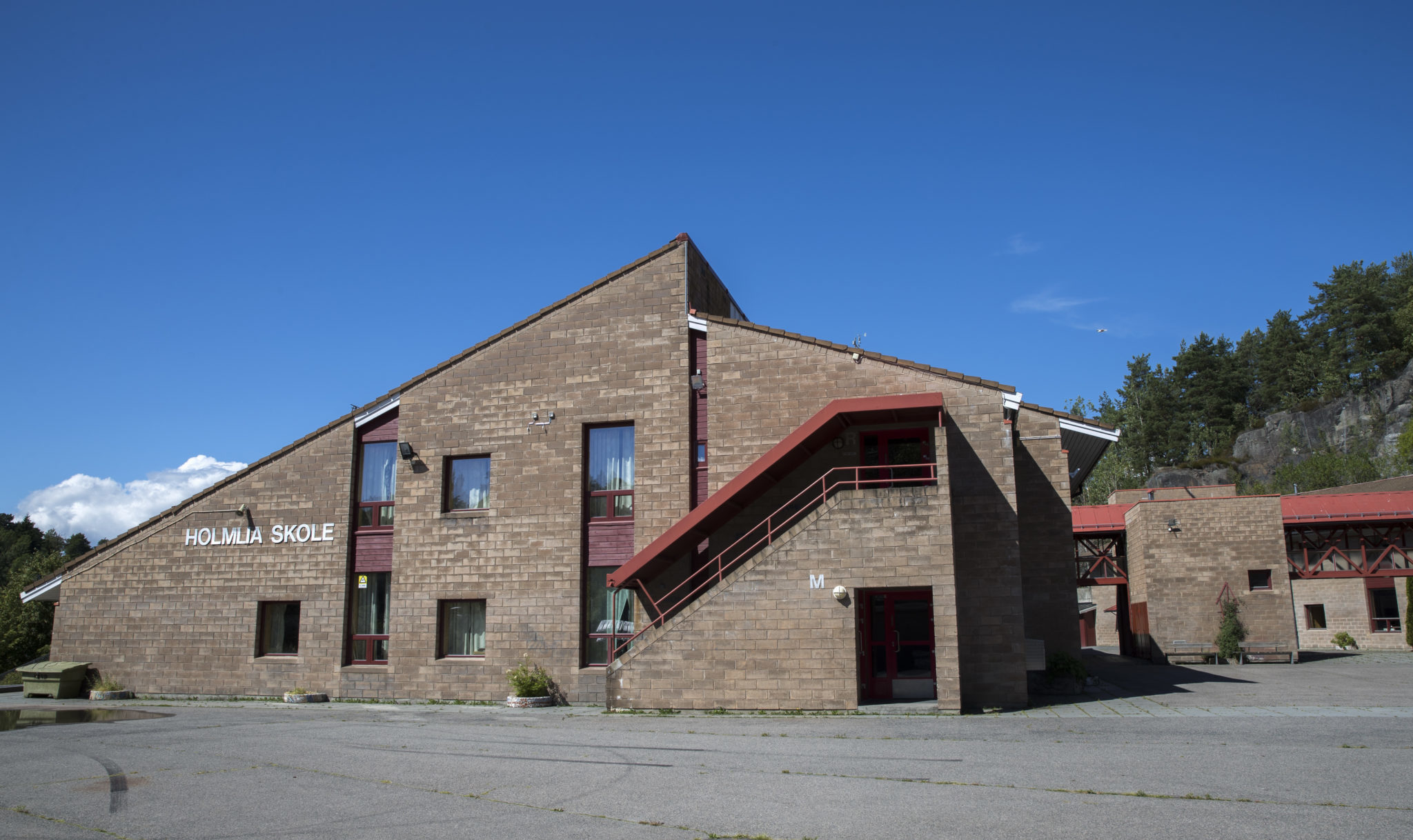 20-åring tiltalt for dødelig vold mot 16-åring ved skole - ba vitnene la være å ringe ambulanse&nbsp;<span>(+)</span>