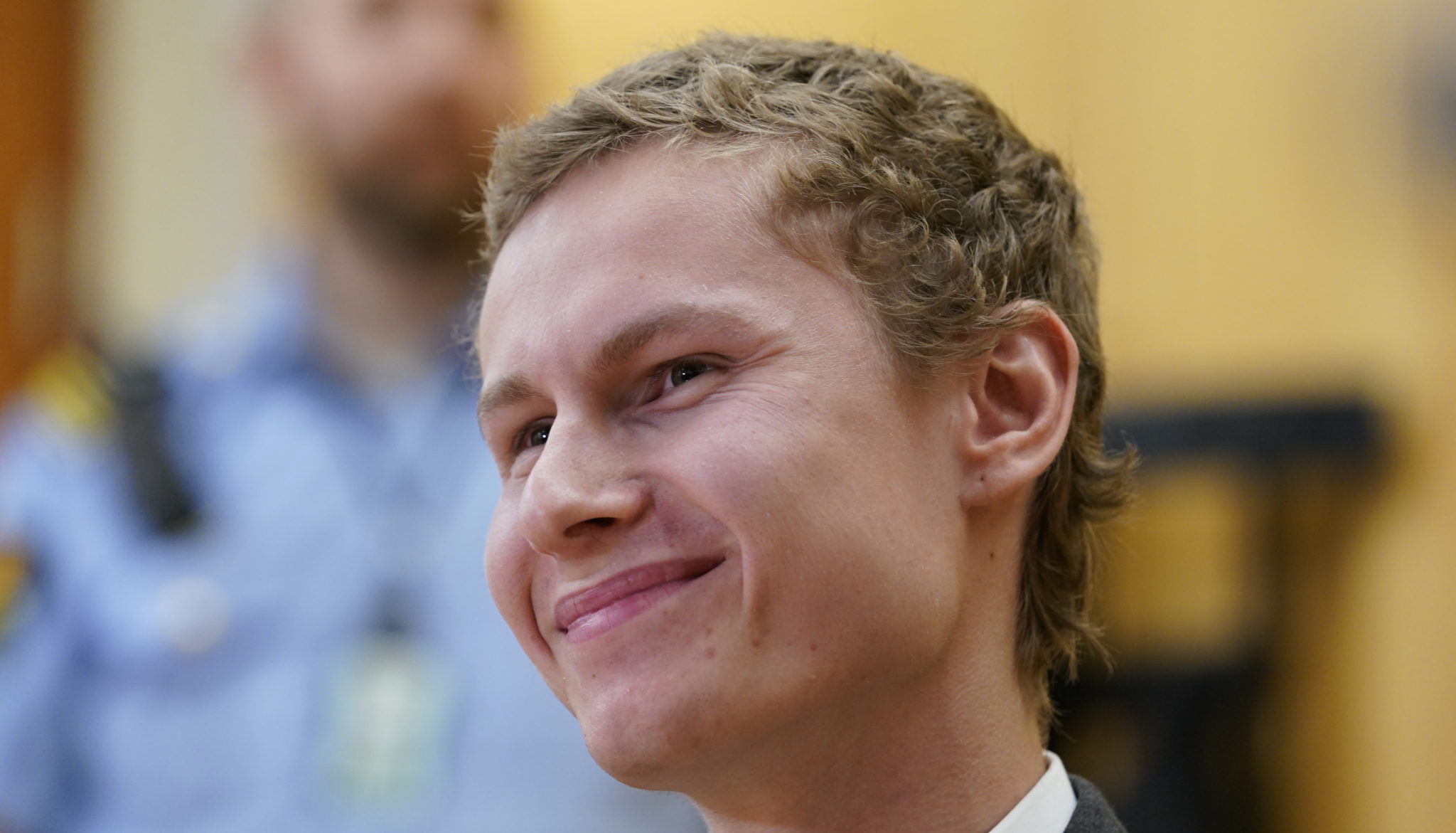 Terrorsiktet gjorde nazihilsen under fengslingsmøte&nbsp;<span>(+)</span>