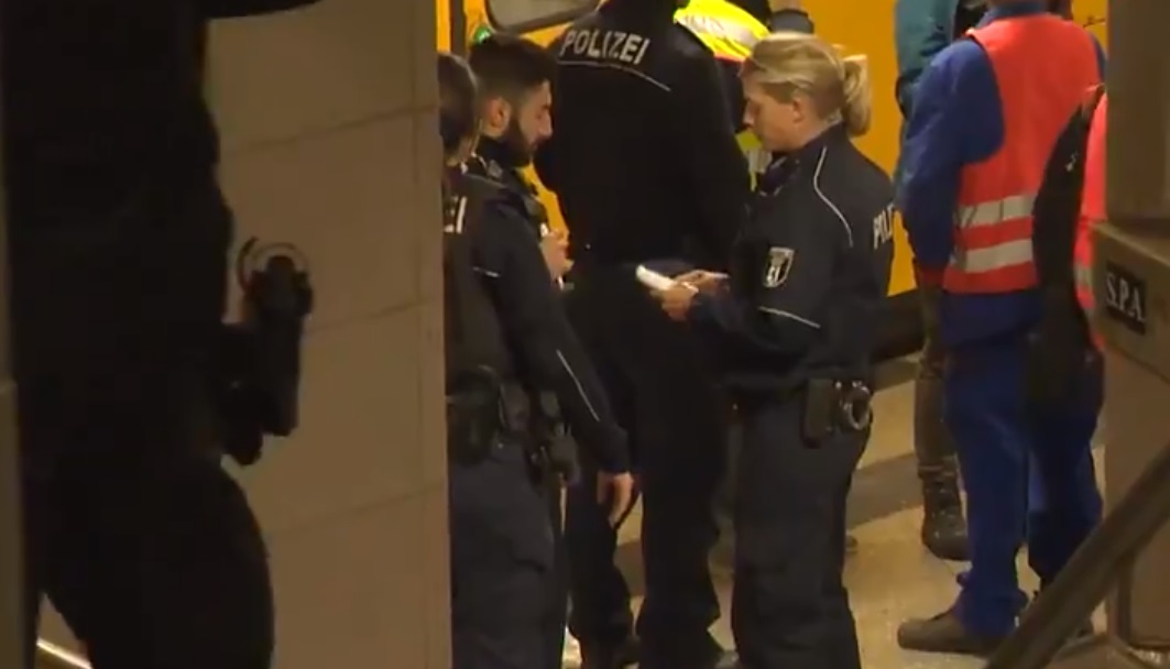 Berlin – Mann kasta framfor t-bana – døydde&nbsp;<span>(+)</span>