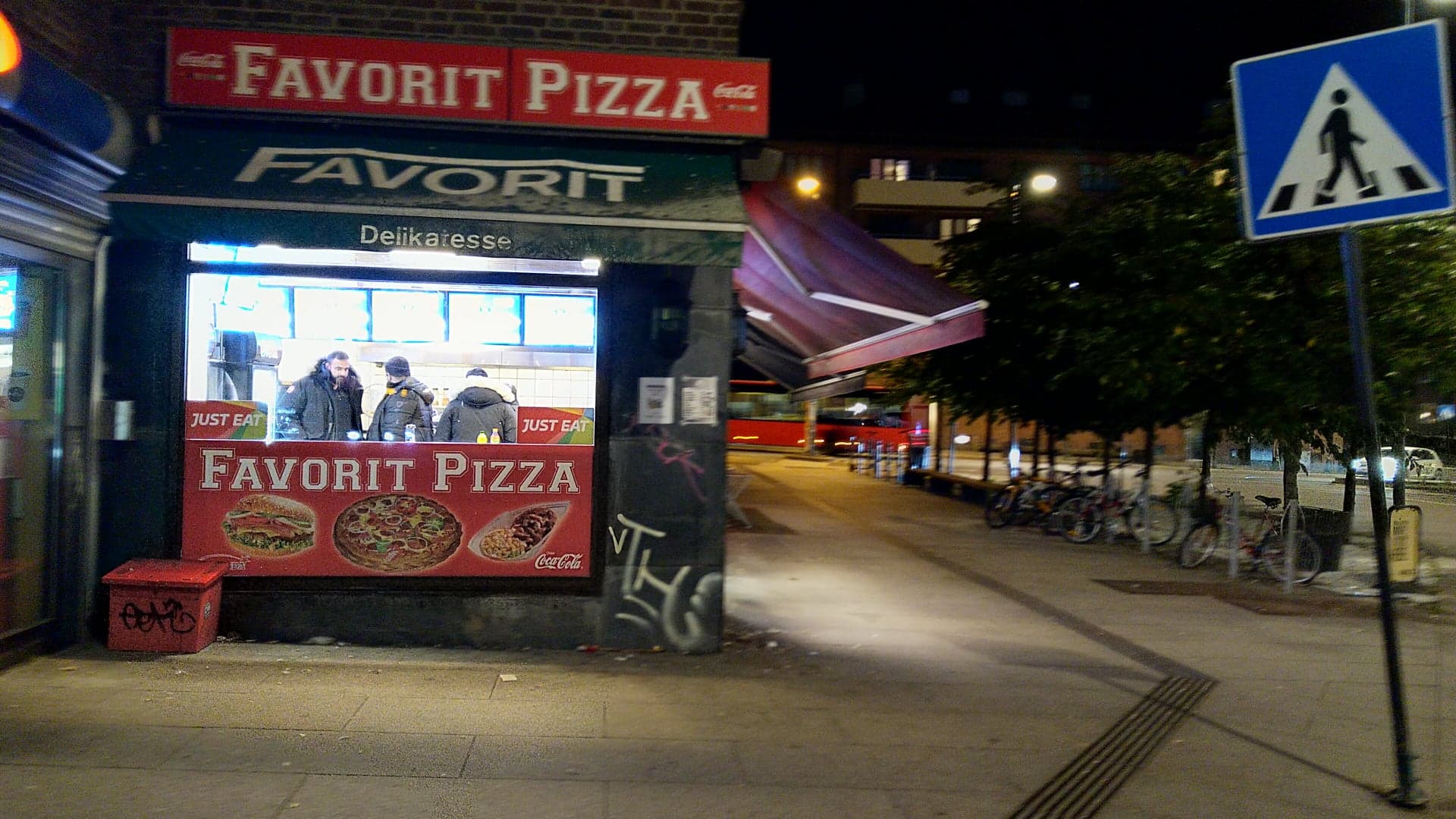 Unge menn ramponerte pizzeria&nbsp;<span>(+)</span>