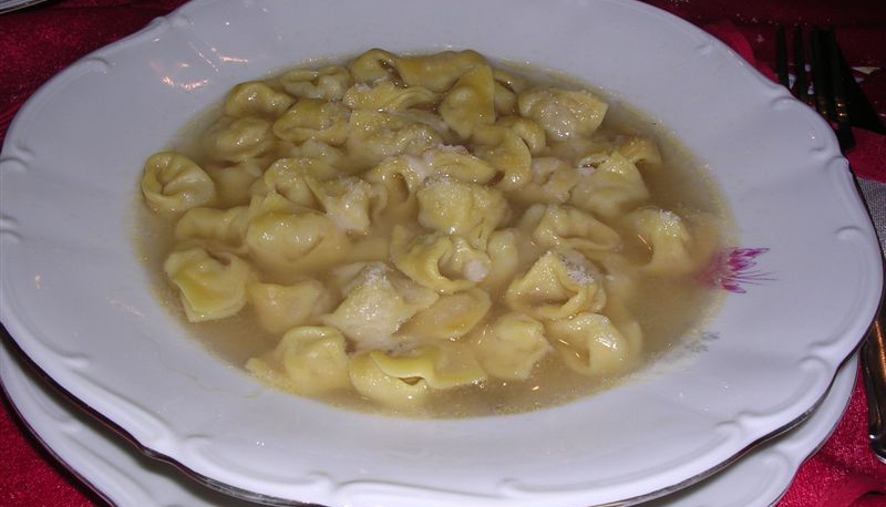 Italia: Helgen­feiring tilbyr tortellini uten svine­kjøtt – høyre­siden reagerer&nbsp;<span>(+)</span>