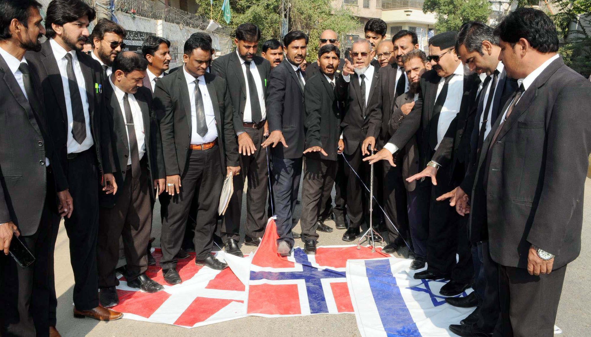 Hvilket politi skal møte sinte og fortvilte ikke-muslimer?&nbsp;<span>(+)</span>