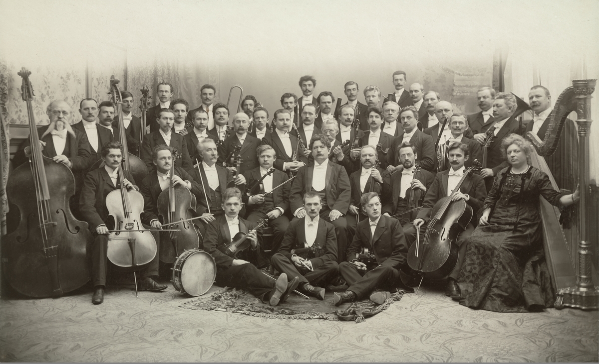 Kapellmester Johan Halvorsen med orkester (1903)&nbsp;<span>(+)</span>