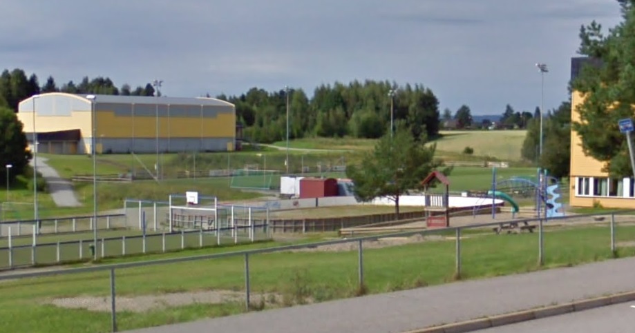 Kløfta: 80 tapetkniv-blad funnet på fotballbane&nbsp;<span>(+)</span>