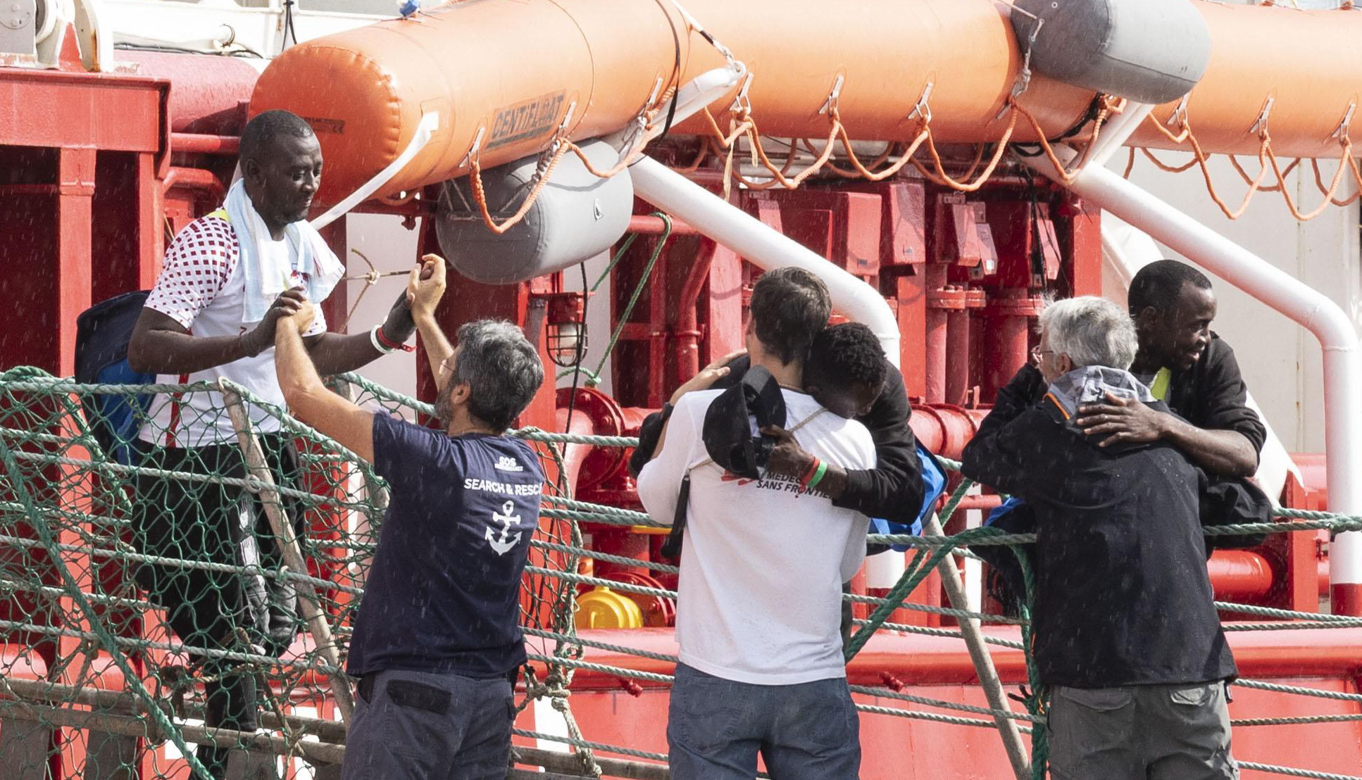 Migrantene på «Ocean Viking» betalte 1000 euro hver for å komme til Italia&nbsp;<span>(+)</span>