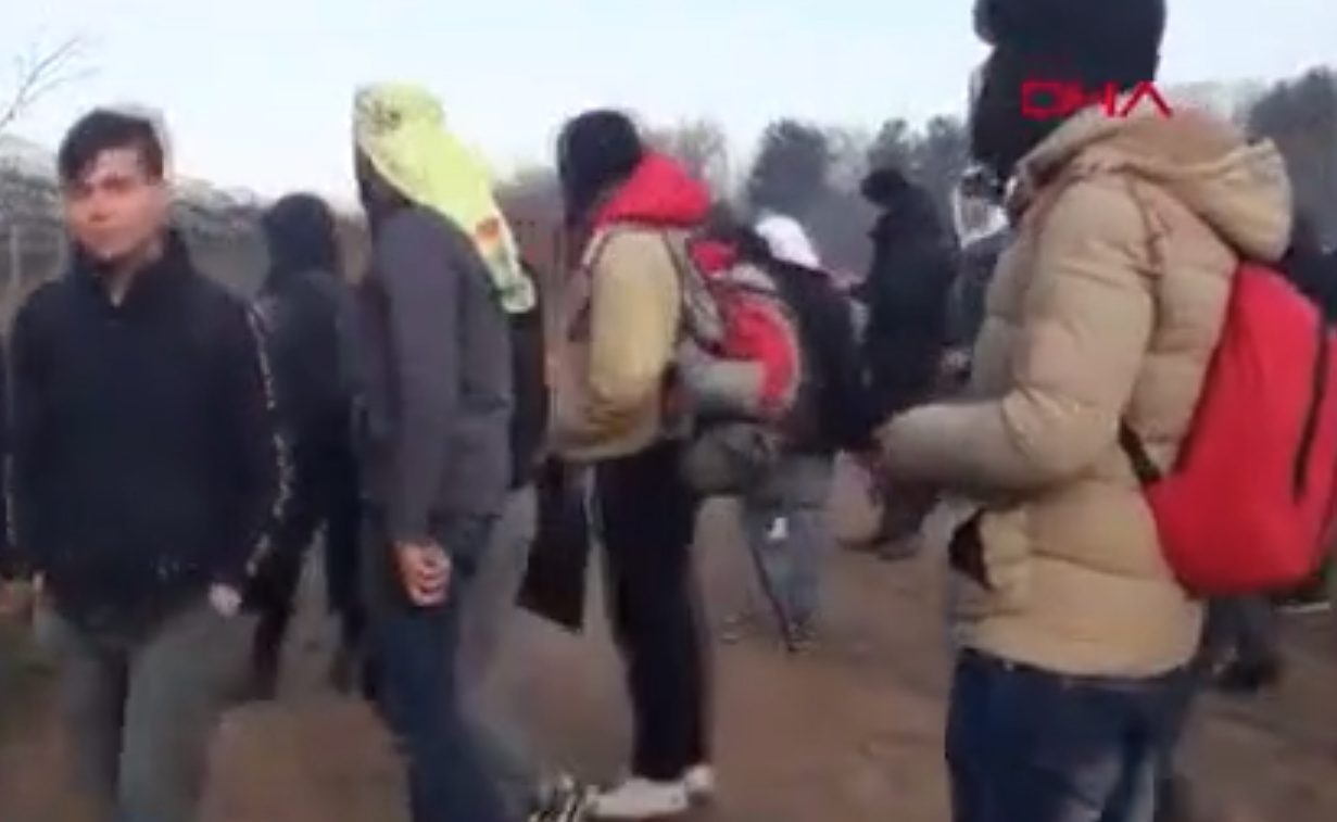 “Takbir. Allahu Akbar.” Europas grænse stormes&nbsp;<span>(+)</span>