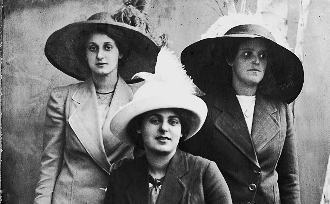 Tre elegante kusiner i Kristiania (c. 1915)&nbsp;<span>(+)</span>