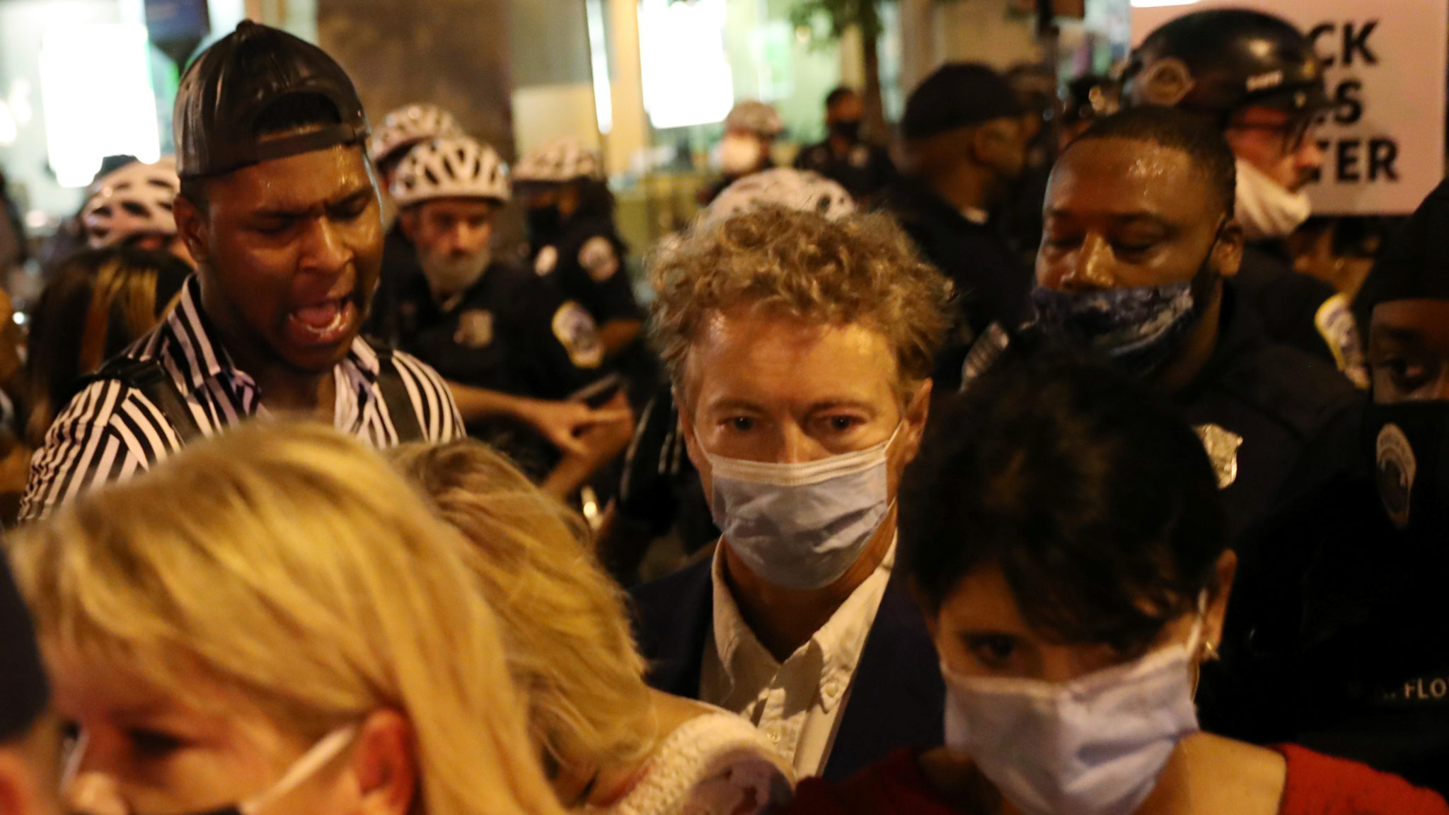 Rand Paul angrepet av mobben på vei fra Republikanernes landsmøte&nbsp;<span>(+)</span>