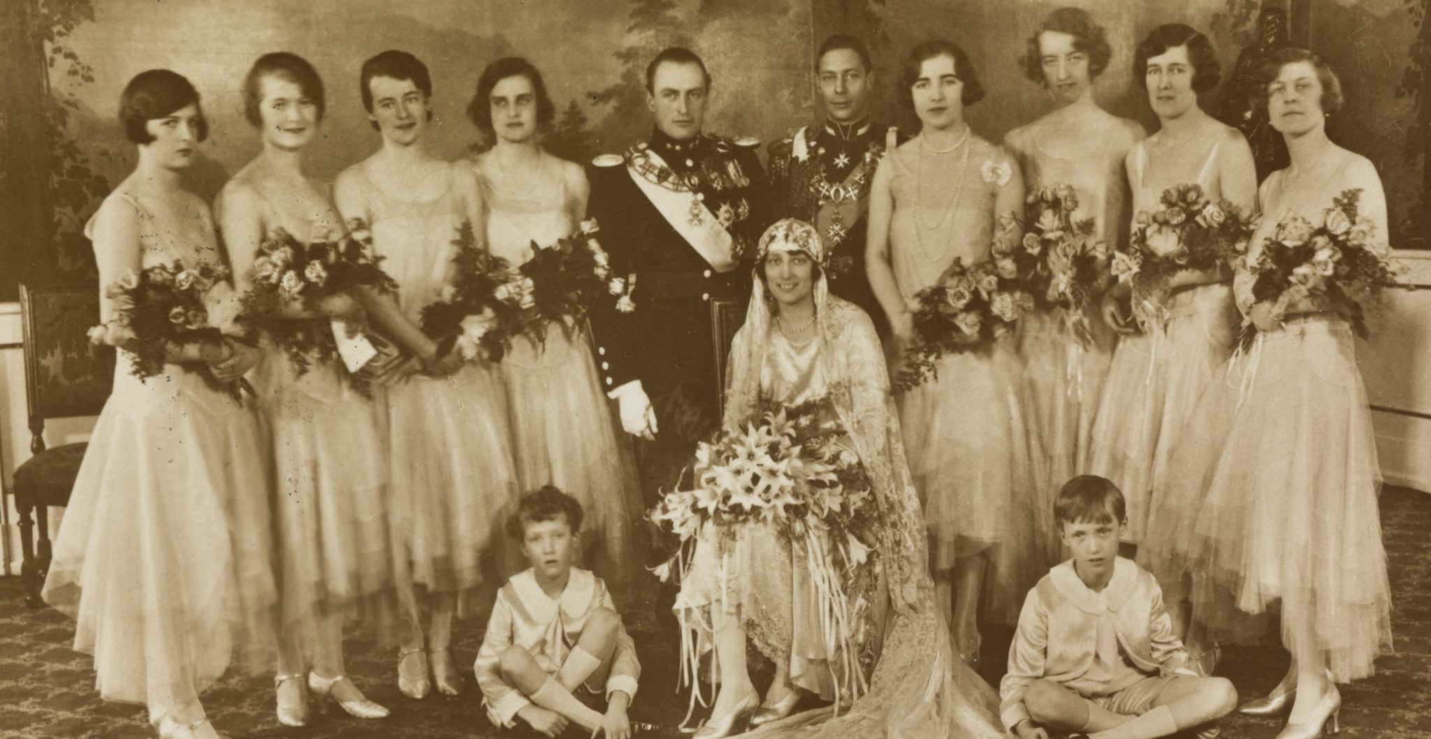 Kronprinsesse Märtha og kronprins Olav med brudepiker og forlovere, 21. mars 1929&nbsp;<span>(+)</span>