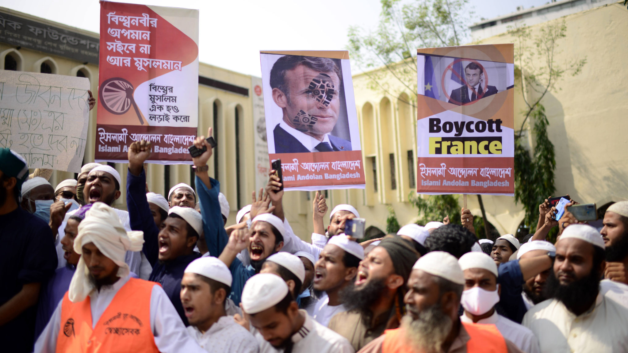 10.000 islamister i protest mot Frankrike og Muhammed-karikaturer i Bangladesh&nbsp;<span>(+)</span>