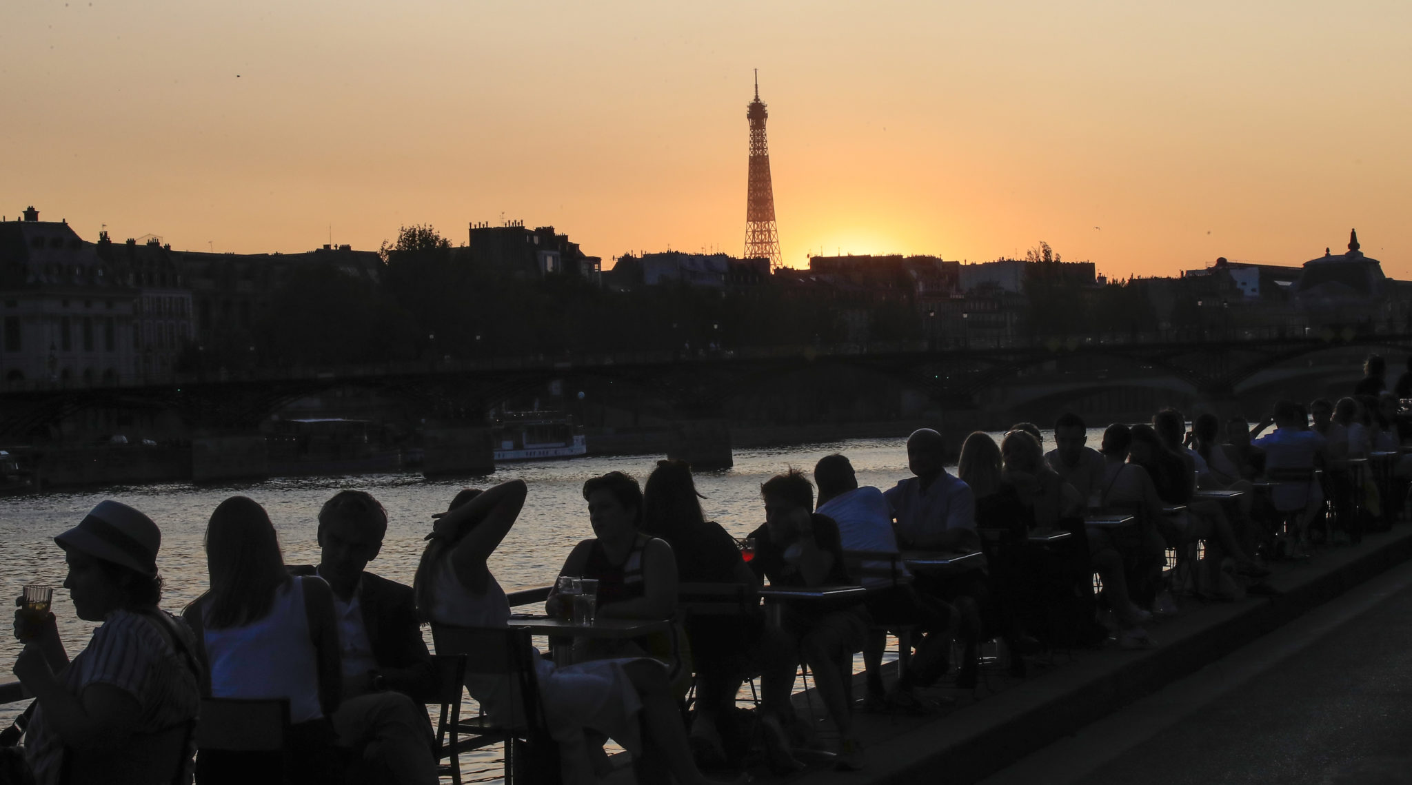 To muslimske kvinner knivstukket i Paris – mediene toner episoden ned&nbsp;<span>(+)</span>