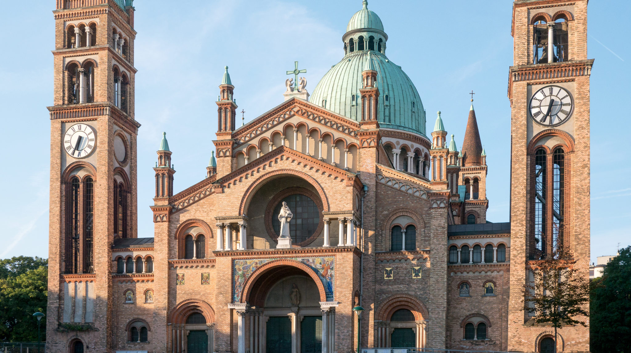Ungdommer vandaliserte kirke i Wien: – Allahu akbar!&nbsp;<span>(+)</span>