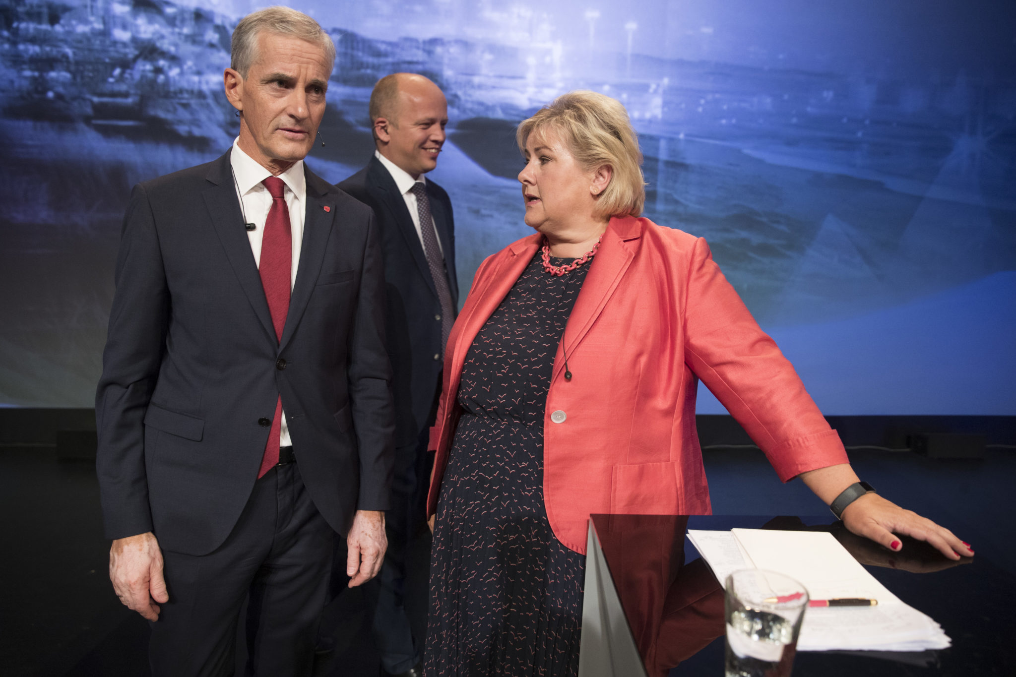 Høyre og Ap faller på fersk måling. FrP og Sp kraftig frem&nbsp;<span>(+)</span>