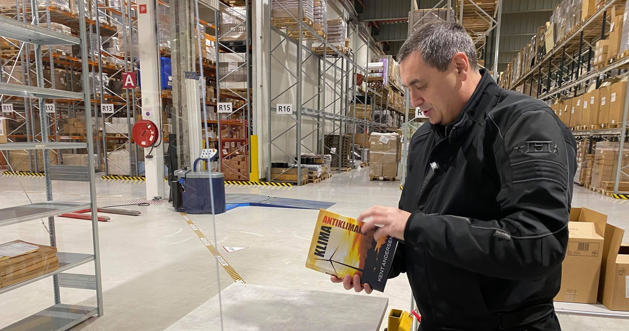 Stortinget får Kent Andersens bok «Klima Antiklimaks» i julegave av anonym giver&nbsp;<span>(+)</span>