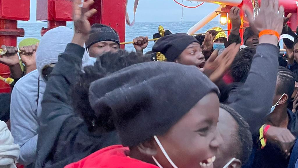 Italia gir migrantene på «Ocean Viking» en havn&nbsp;<span>(+)</span>