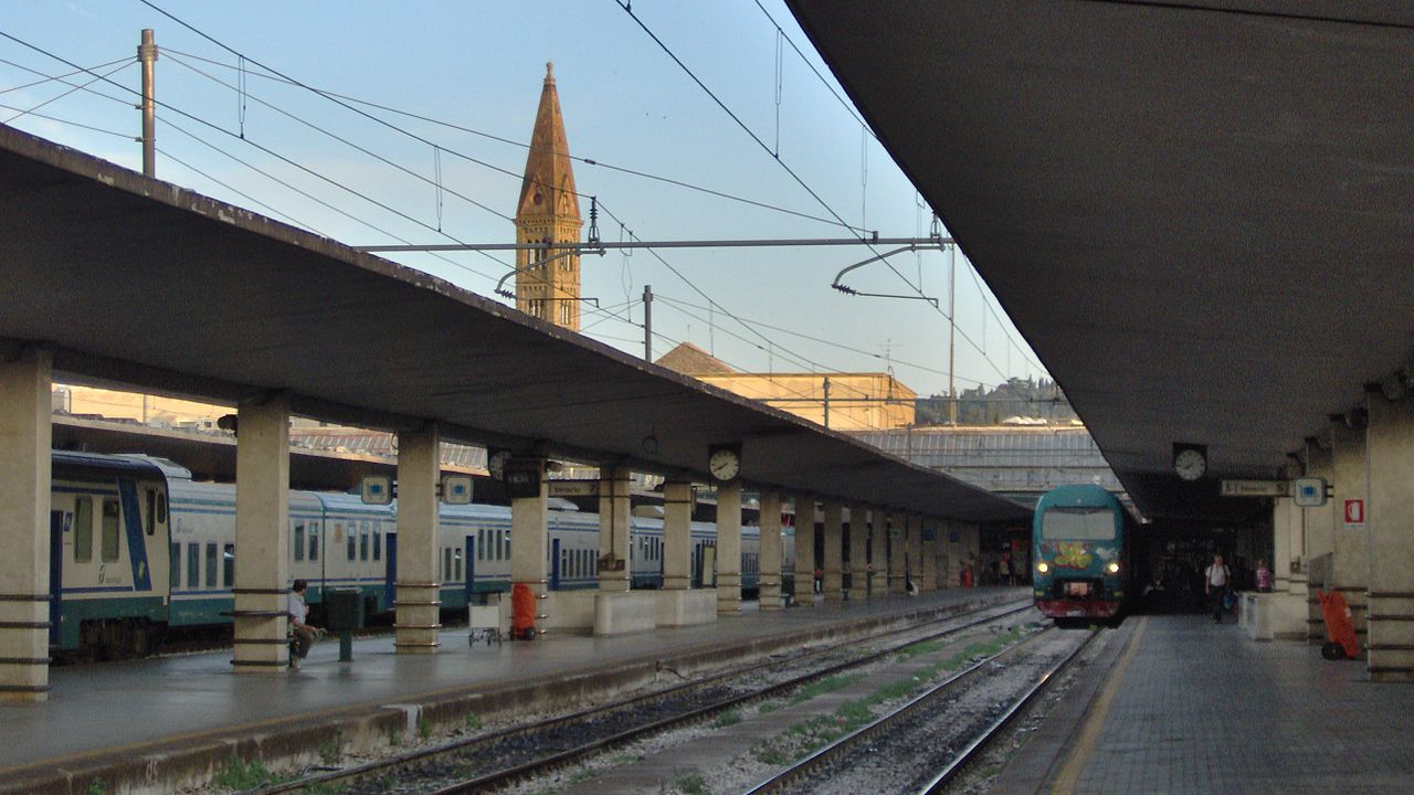 Migranter ranet hjemløse på jernbane&shy;stasjonen i Firenze&nbsp;<span>(+)</span>
