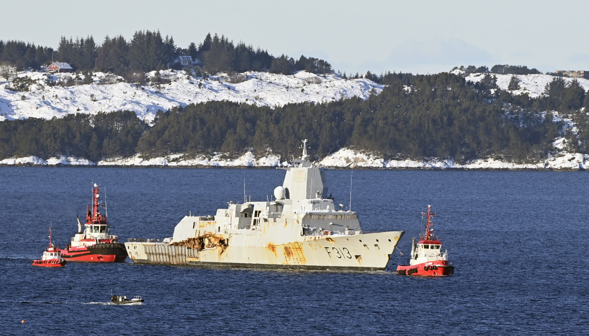«Helge Ingstad» slepes til opphugging&nbsp;<span>(+)</span>