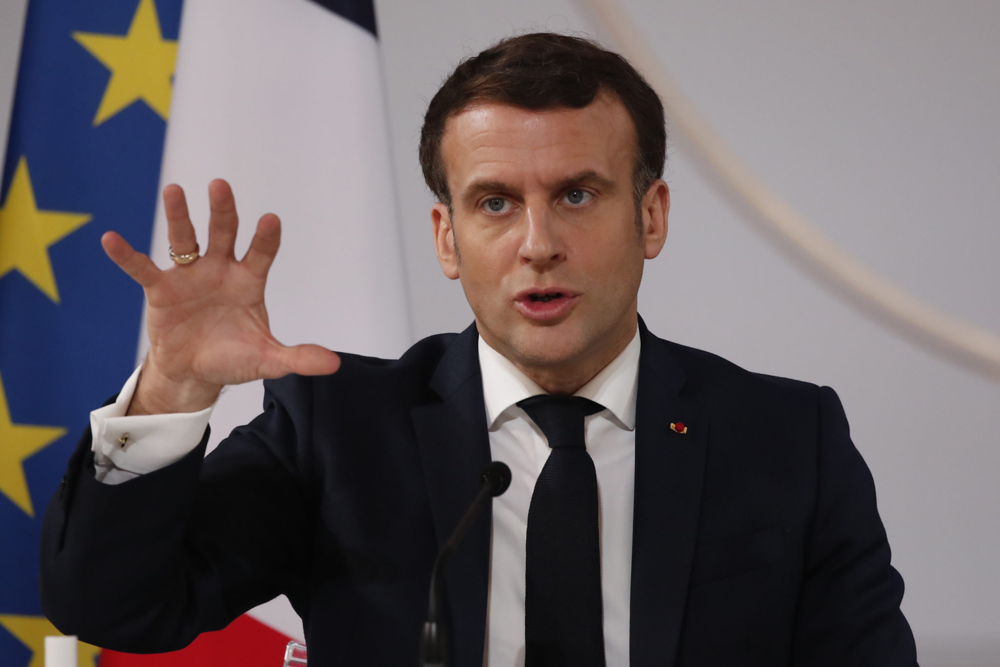 Macron vil utarbeide en strategi for å leve med koronaviruset&nbsp;<span>(+)</span>