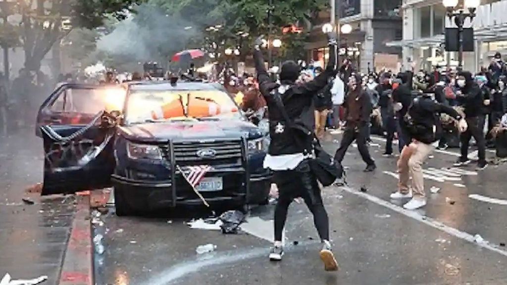 North Seattle Rage Over 200 politifolk i Seattle sluttet i løpet av et år
