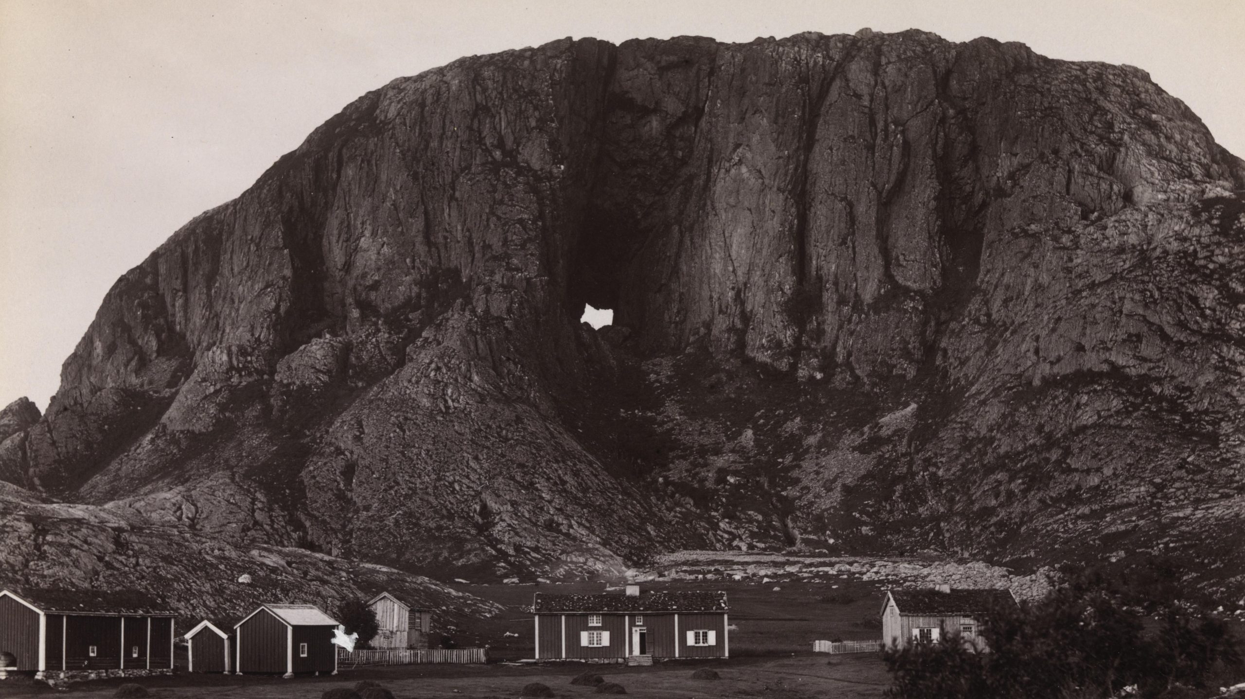 Torghatten, Nordland (1880-90)&nbsp;<span>(+)</span>