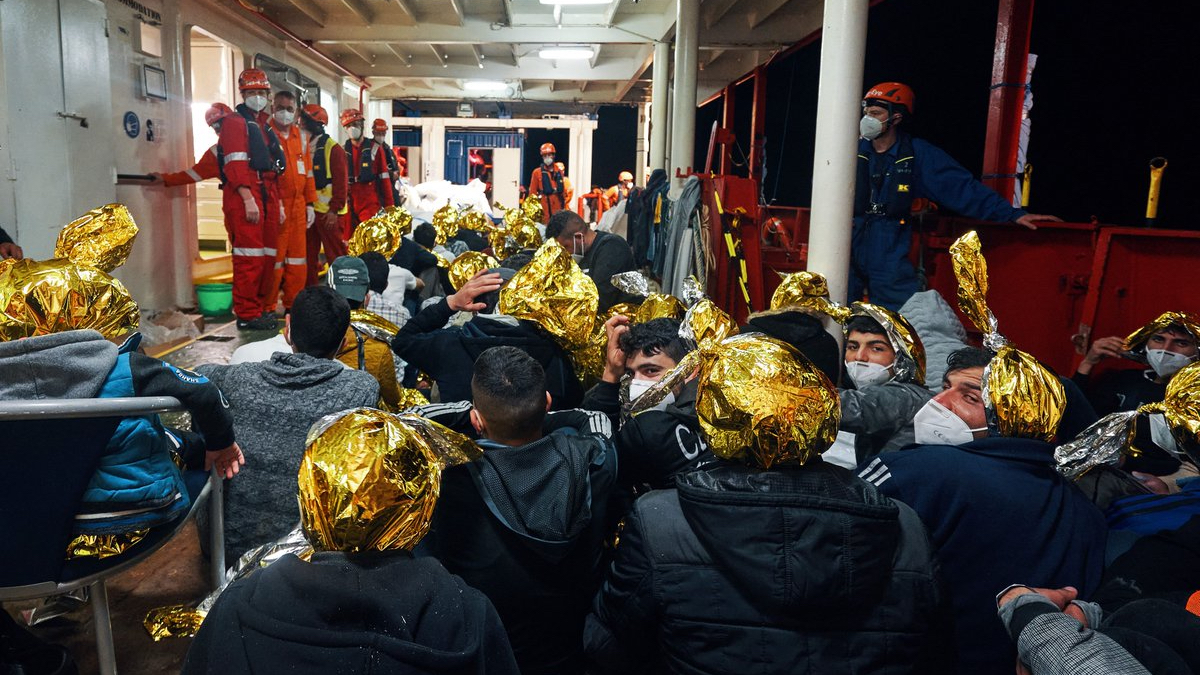 Italia gir NGO-skip med 415 migranter en havn&nbsp;<span>(+)</span>