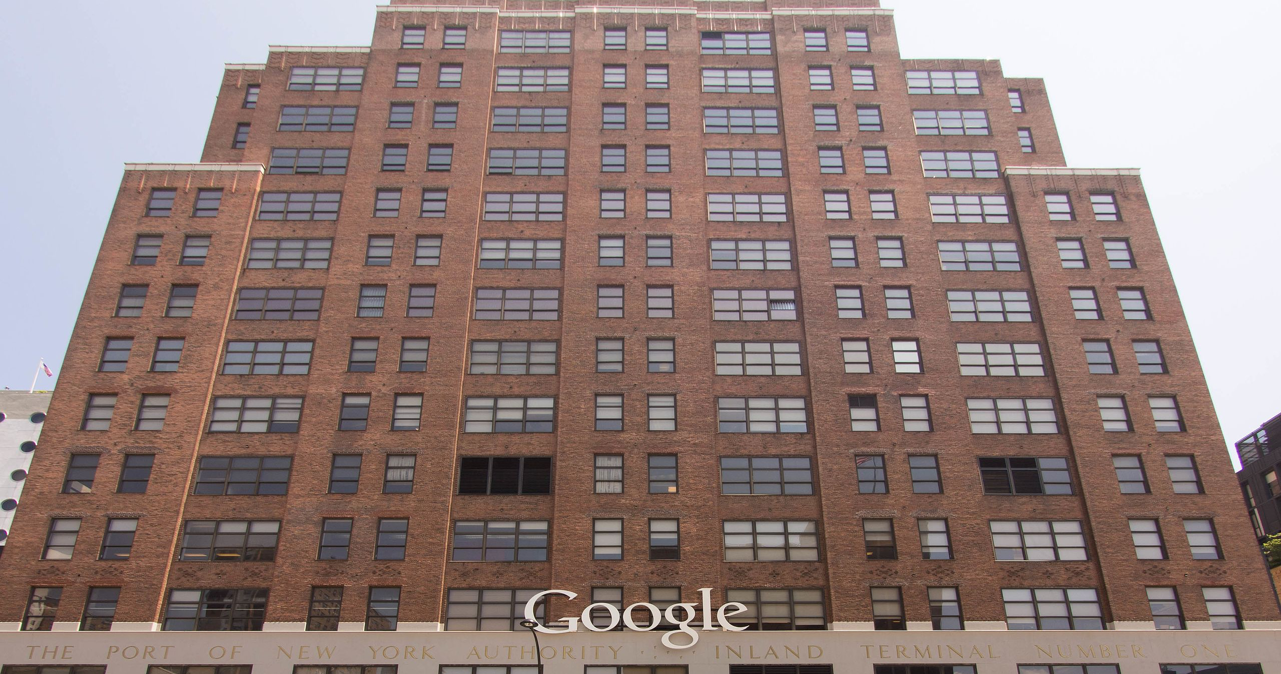 – Makten kontrollerer, plukker ut, desinformerer, forvrenger, insinuerer, påvirker og påtvinger seg selv&nbsp;<span>(+)</span>